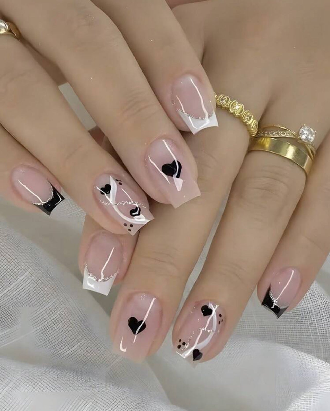 White & Black Heart Nail Kit (Short)